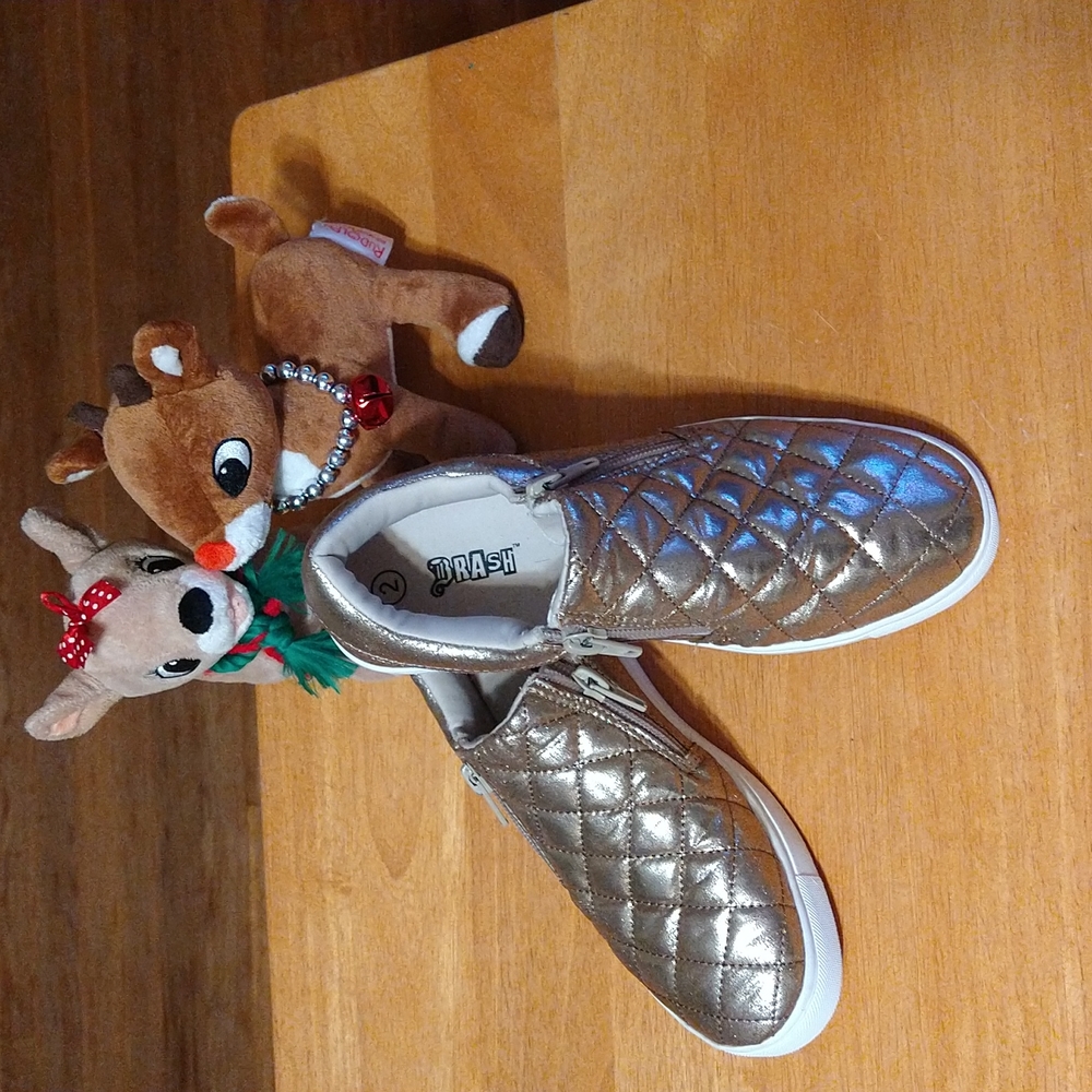 Kids gold slip-ons